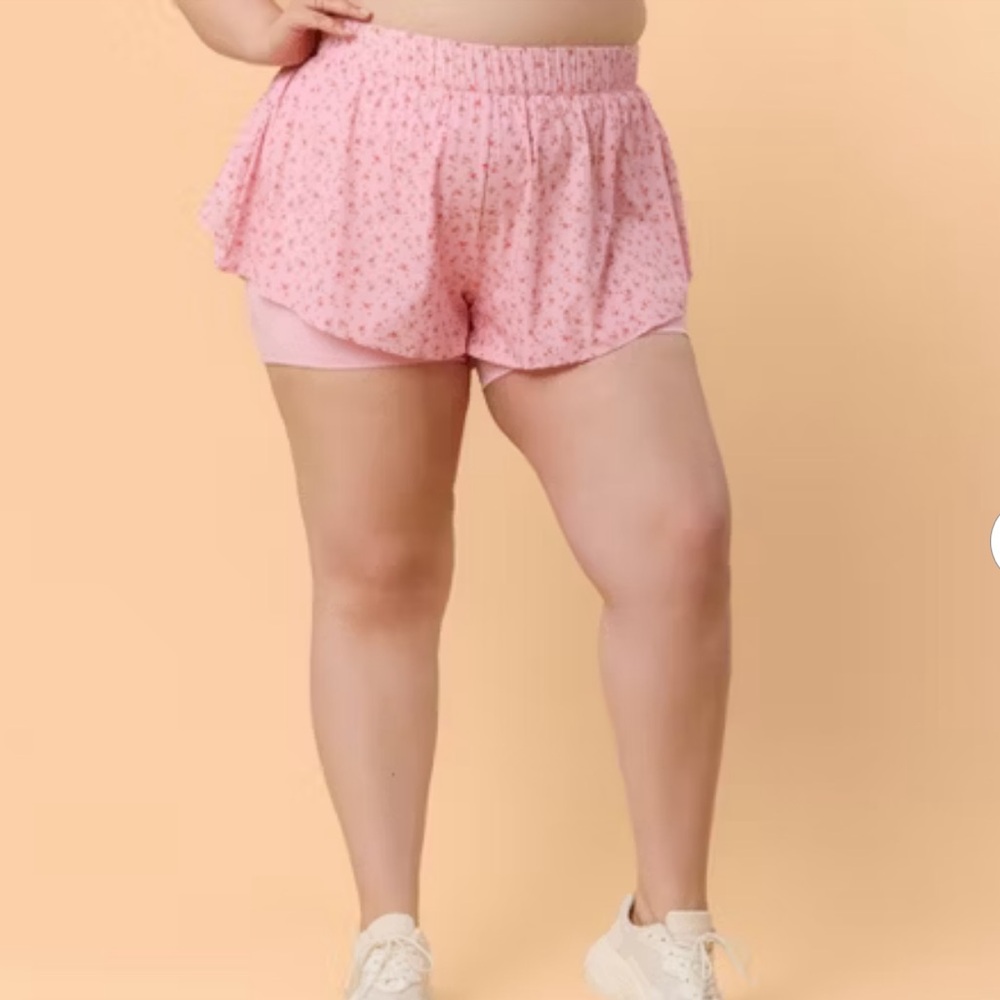 Blogilates Women's‎ Woven Ruffle Shorts - Pink Floral 1X